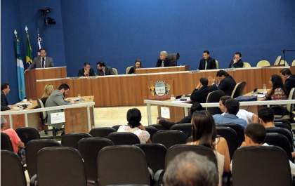 Vereadores aprovam novo horário de sessões e atendimento preferencial para idoso