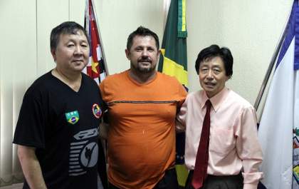 Jamil recebe sensei da equipe de karatê que trouxe 10 medalhas dos Jogos Regionais