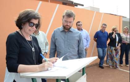 Marcia Moura assina ordem de serviço de drenagem e pavimentação para o Vila Alegre