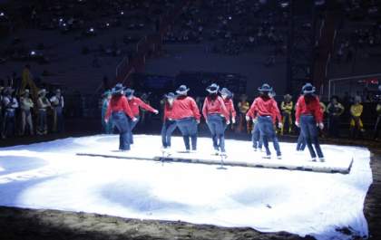 Orquestra de Pereira Barreto dá um show na abertura do International Rodeo em Barretos