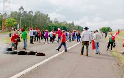 Manifestantes fecham a Marechal Rondon em Mirandópolis e Castilho