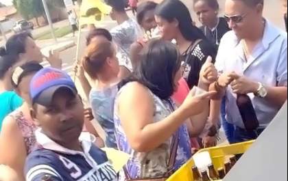 Filho da vice distribui cerveja após cassação da prefeita Neusa em Nova Independência