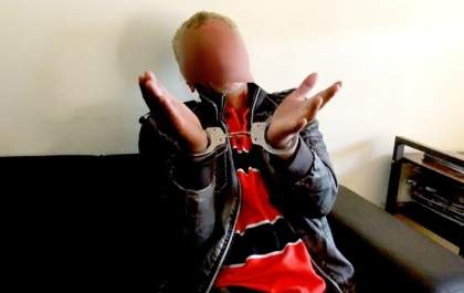Aposentado suspeito de pedofilia é agredido por pai de aluno de dez anos