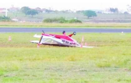 Aluno 'capota' avião de treinamento em Votuporanga