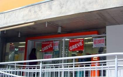 Paralisação chega à terceira semana sem acordo