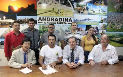 Governo de Andradina participa da assinatura de convênio para veículos e equipamentos da Agroindústria do Leite