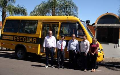 Governo de Andradina recebe mais um ônibus para a Educação