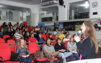 Encontro do Governo de Andradina debate atendimento de alunos autistas com pais e professores