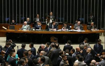 PEC do limite de gastos afeta saúde, educação e reajustes salariais