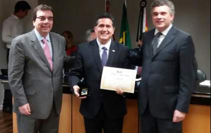 Diretor executivo do Itesp recebe medalha do Mérito Jurídico da OAB-SP