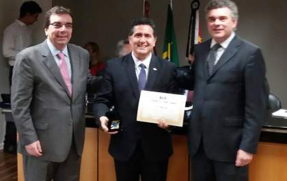 Diretor executivo do Itesp recebe medalha do Mérito Jurídico da OAB-SP