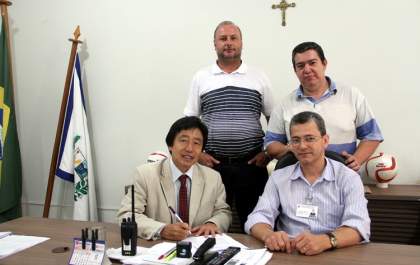 Jamil renova convênio da fábrica de tubos instalada na penitenciária