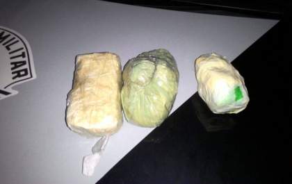 Casal é preso transportando cocaína