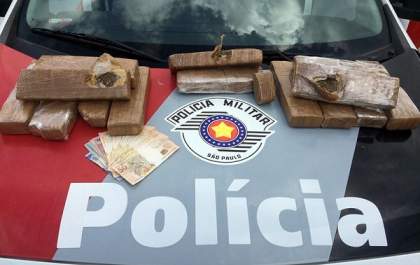 Passageira de taxi é presa com mais de 10 quilos de maconha