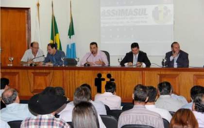 Prefeitos devem usar dinheiro repatriado para quitar salários