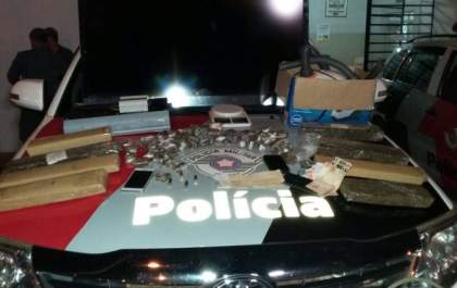 Lar a serviço do tráfico: PM apreende 8 kg de maconha e dois são presos