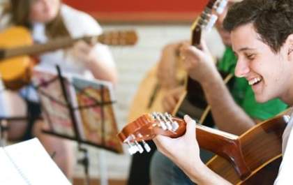 Alunos de música do Projeto Energia em Movimento da Elektro se apresentam em Andradina