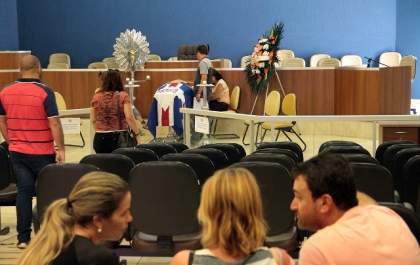 Câmara decreta luto oficial e suspende sessão desta terça