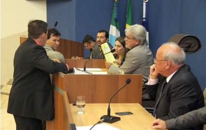 Vereadores aprovam a extinção das secretarias de Trânsito e de Planejamento e de assessorias e especiais