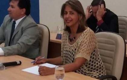 Professora Iara Neves toma posse como vereadora na Câmara de Três Lagoas