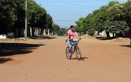 Ampliação de escola e asfalto são indicados por Bazé