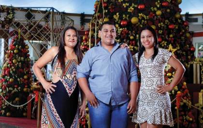 Jonas, Michele e Ariane. Uma equipe de tosadores