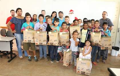 Rotary Club Integração realiza entrega das “Sacolas de Natal” para 139 crianças