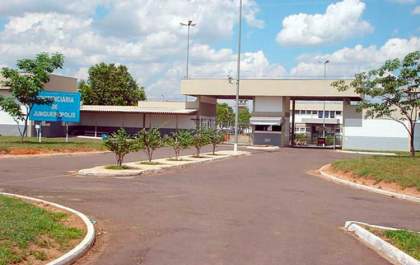 Preso passa por cirurgia para retirar mais de 130 invólucros do estômago