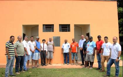 Jamil reinaugura campo e vestiário da Vila Mineira
