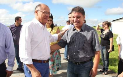 Prefeito Gilson Pimentel e Vereadores do entregam pedidos para Governador