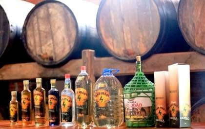 Cachaça artesanal produzida em Castilho ganha fama e roda o mundo