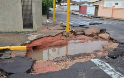 Tempestade faz grandes estragos em Adamantina