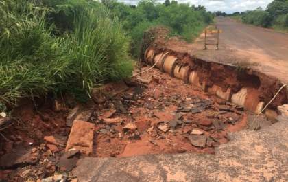 Erosões em marginal causa transtorno para moradores e comerciantes do Parque Industrial