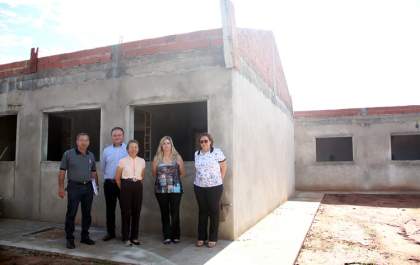 Tamiko vistoria obras da UBS do Jardim Europa