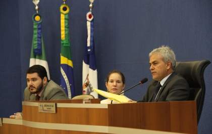 Vereadores mantêm vetos da prefeita a projetos de lei