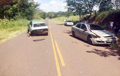 Astra e Gol colidem na frente da antiga escola do bairro Oásis e deixa vítimas