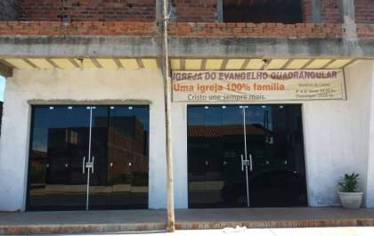 Fogo em lixo quase consome Igreja Evangélica