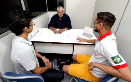 Vice-prefeito, Espedito Leite, atende população em sala própria
