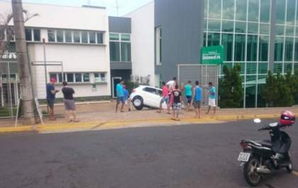 Após acidente, moradores pedem instalação de lombada