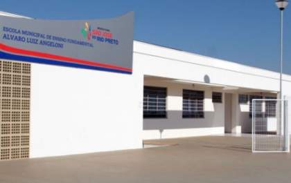 Mãe esquece de buscar filho na escola e criança vai para abrigo