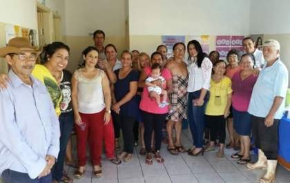 Secretária de Promoção Social visita zona rural e faz doações de roupas