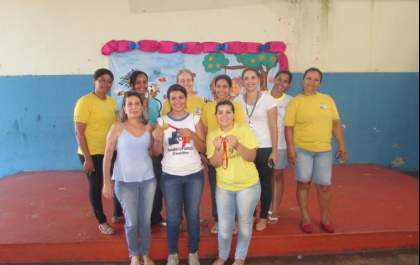 Equipe de Saúde ensina crianças como combater a dengue