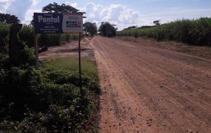 Prefeita realiza manutenção em estradas rurais a pedido de vereador