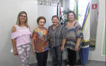 Fátima apresenta novas instalações do Fundo Social à diretora do DRADS