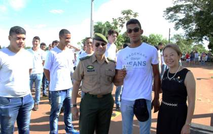 Tamiko participa da cerimônia da entrega de dispensa de incorporação do TG