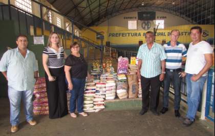 Prefeita Fátima entrega quase uma tonelada de alimentos para entidades