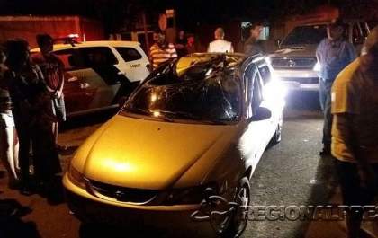 Motorista sem habilitação perde controle e pára debaixo de carreta