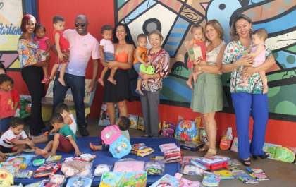 Tamiko acompanha entrega de livros didáticos para estimular aprendizado nas creches municipais