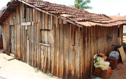 Mulher enferma necessita de doação de colchão d`água e materiais de construção