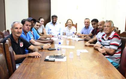 Governo de Andradina faz reunião com representantes das equipes do sub-11 e sub-13